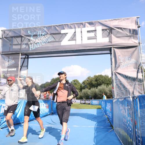 25.08.2024 - Elbe Triathlon Hamburg H.Heesch http://msf.ph/oto/6856686 25.08.2024 16:12:21 Ziel  meine-sportfotos.de