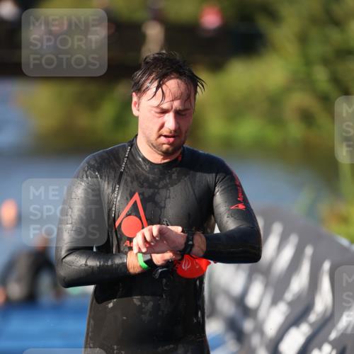 25.08.2024 - Elbe Triathlon Hamburg H.Heesch http://msf.ph/oto/6856701 25.08.2024 09:05:06 Schwimmen 223, 231, 264, 265 meine-sportfotos.de