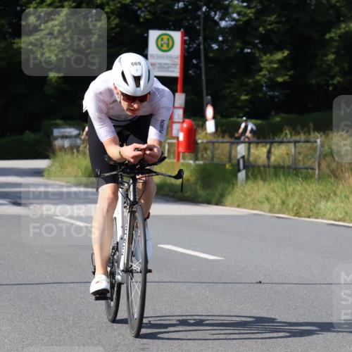 25.08.2024 - Elbe Triathlon Hamburg Fuchs,  Jonas http://msf.ph/oto/6856707 25.08.2024 10:40:29 Radfahren 669, 491, 598 meine-sportfotos.de