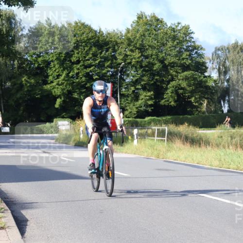 25.08.2024 - Elbe Triathlon Hamburg Fuchs,  Jonas http://msf.ph/oto/6856708 25.08.2024 09:20:16 Radfahren 263, 279, 322, 313 meine-sportfotos.de