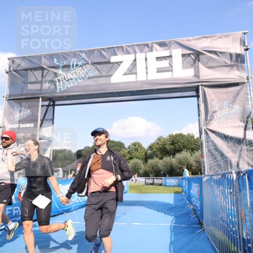 25.08.2024 - Elbe Triathlon Hamburg H.Heesch http://msf.ph/oto/6856712 25.08.2024 16:12:21 Ziel  meine-sportfotos.de