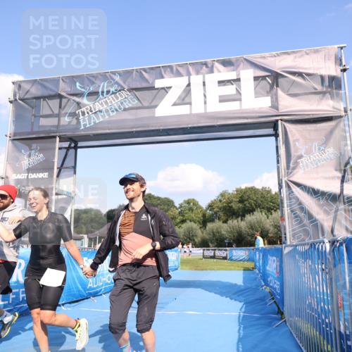 25.08.2024 - Elbe Triathlon Hamburg H.Heesch http://msf.ph/oto/6856718 25.08.2024 16:12:21 Ziel  meine-sportfotos.de