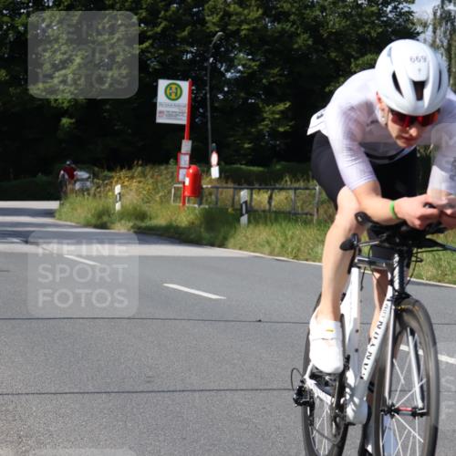 25.08.2024 - Elbe Triathlon Hamburg Fuchs,  Jonas http://msf.ph/oto/6856722 25.08.2024 10:40:29 Radfahren 669, 491, 598 meine-sportfotos.de