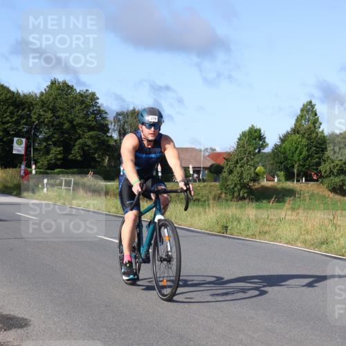 25.08.2024 - Elbe Triathlon Hamburg Fuchs,  Jonas http://msf.ph/oto/6856735 25.08.2024 09:20:17 Radfahren 263, 279, 322, 313 meine-sportfotos.de
