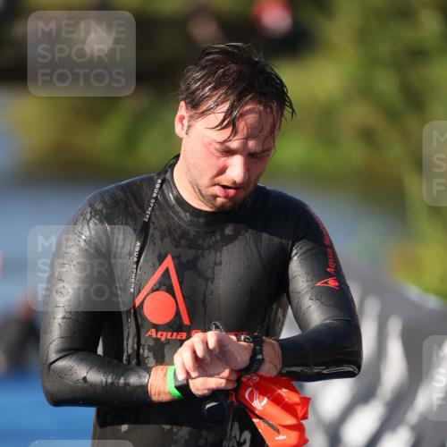25.08.2024 - Elbe Triathlon Hamburg H.Heesch http://msf.ph/oto/6856740 25.08.2024 09:05:07 Schwimmen 223, 231, 264, 265 meine-sportfotos.de