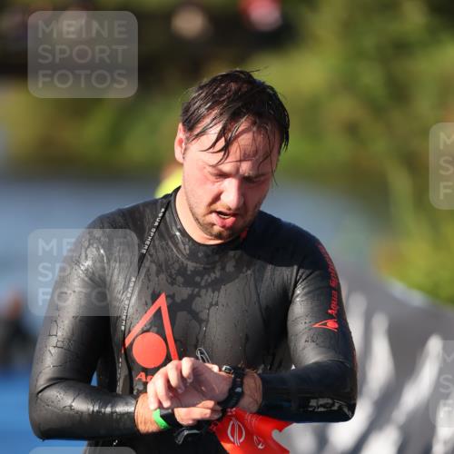 25.08.2024 - Elbe Triathlon Hamburg H.Heesch http://msf.ph/oto/6856751 25.08.2024 09:05:07 Schwimmen 223, 231, 264, 265 meine-sportfotos.de
