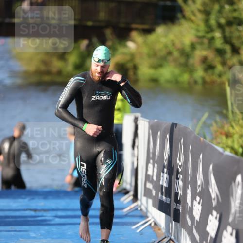 25.08.2024 - Elbe Triathlon Hamburg H.Heesch http://msf.ph/oto/6856764 25.08.2024 09:05:17 Schwimmen 223, 231, 256, 264, 289 meine-sportfotos.de