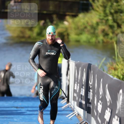 25.08.2024 - Elbe Triathlon Hamburg H.Heesch http://msf.ph/oto/6856778 25.08.2024 09:05:17 Schwimmen 223, 231, 256, 264, 289 meine-sportfotos.de