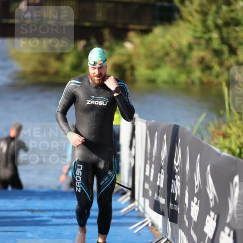 25.08.2024 - Elbe Triathlon Hamburg H.Heesch http://msf.ph/oto/6856783 25.08.2024 09:05:17 Schwimmen 223, 231, 256, 264, 289 meine-sportfotos.de