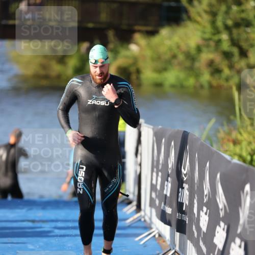 25.08.2024 - Elbe Triathlon Hamburg H.Heesch http://msf.ph/oto/6856790 25.08.2024 09:05:17 Schwimmen 223, 231, 256, 264, 289 meine-sportfotos.de