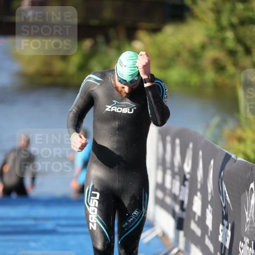 25.08.2024 - Elbe Triathlon Hamburg H.Heesch http://msf.ph/oto/6856794 25.08.2024 09:05:18 Schwimmen 231, 256, 264, 289 meine-sportfotos.de