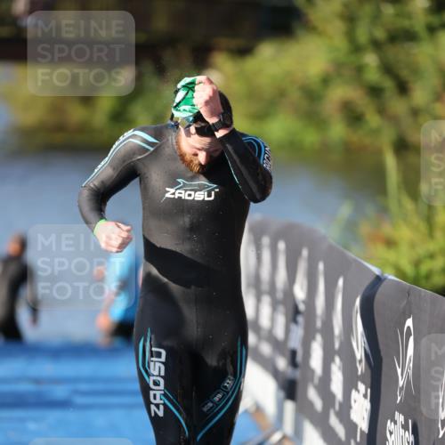 25.08.2024 - Elbe Triathlon Hamburg H.Heesch http://msf.ph/oto/6856812 25.08.2024 09:05:19 Schwimmen 231, 256, 264, 289 meine-sportfotos.de