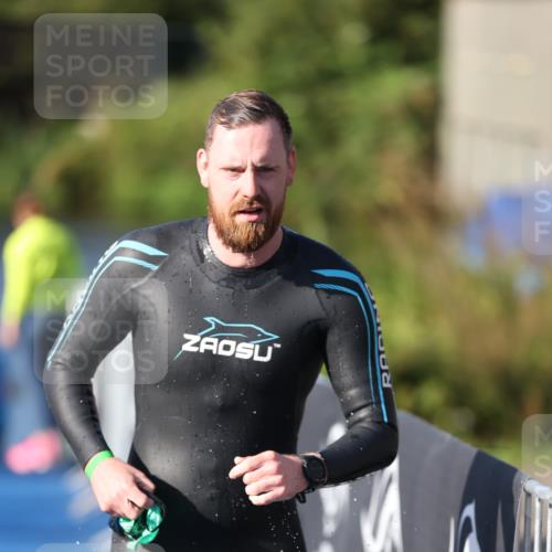 25.08.2024 - Elbe Triathlon Hamburg H.Heesch http://msf.ph/oto/6856821 25.08.2024 09:05:20 Schwimmen 231, 256, 264, 289 meine-sportfotos.de