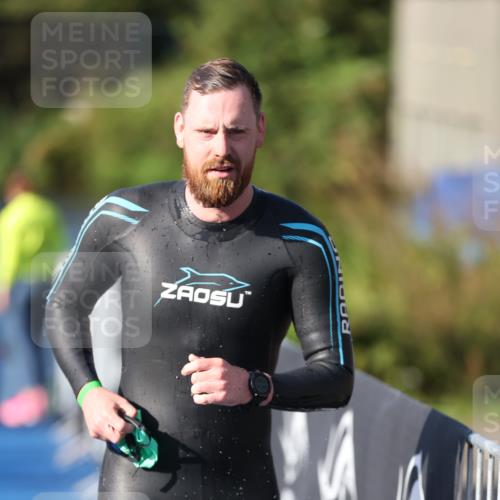 25.08.2024 - Elbe Triathlon Hamburg H.Heesch http://msf.ph/oto/6856827 25.08.2024 09:05:20 Schwimmen 231, 256, 264, 289 meine-sportfotos.de