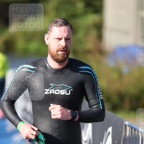 25.08.2024 - Elbe Triathlon Hamburg H.Heesch http://msf.ph/oto/6856842 25.08.2024 09:05:20 Schwimmen 231, 256, 264, 289 meine-sportfotos.de