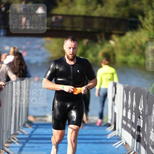 25.08.2024 - Elbe Triathlon Hamburg H.Heesch http://msf.ph/oto/6856869 25.08.2024 09:05:32 Schwimmen 256, 264, 289 meine-sportfotos.de