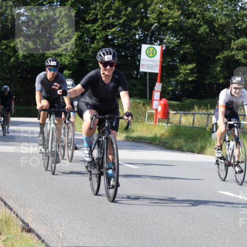25.08.2024 - Elbe Triathlon Hamburg Fuchs,  Jonas http://msf.ph/oto/6856879 25.08.2024 10:40:51 Radfahren 521, 1418, 461, 612, 1417, 782 meine-sportfotos.de