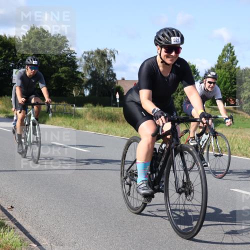 25.08.2024 - Elbe Triathlon Hamburg Fuchs,  Jonas http://msf.ph/oto/6856917 25.08.2024 10:40:52 Radfahren 521, 1418, 461, 612, 1417, 782 meine-sportfotos.de