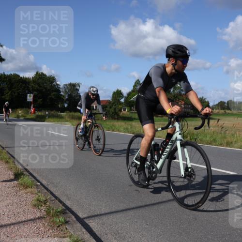 25.08.2024 - Elbe Triathlon Hamburg Fuchs,  Jonas http://msf.ph/oto/6856941 25.08.2024 10:40:53 Radfahren 521, 1418, 461, 612, 1417, 782 meine-sportfotos.de