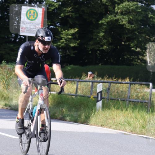 25.08.2024 - Elbe Triathlon Hamburg Fuchs,  Jonas http://msf.ph/oto/6856972 25.08.2024 10:40:56 Radfahren 521, 1418, 461, 612, 1417, 782 meine-sportfotos.de