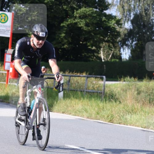 25.08.2024 - Elbe Triathlon Hamburg Fuchs,  Jonas http://msf.ph/oto/6856981 25.08.2024 10:40:56 Radfahren 521, 1418, 461, 612, 1417, 782 meine-sportfotos.de