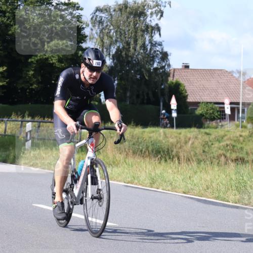 25.08.2024 - Elbe Triathlon Hamburg Fuchs,  Jonas http://msf.ph/oto/6856991 25.08.2024 10:40:56 Radfahren 521, 1418, 461, 612, 1417, 782 meine-sportfotos.de