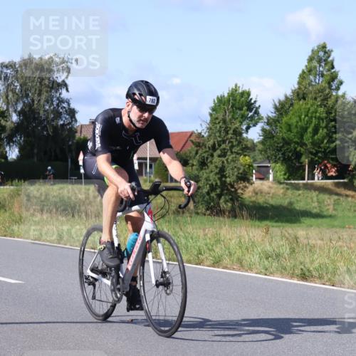 25.08.2024 - Elbe Triathlon Hamburg Fuchs,  Jonas http://msf.ph/oto/6857003 25.08.2024 10:40:56 Radfahren 521, 1418, 461, 612, 1417, 782 meine-sportfotos.de