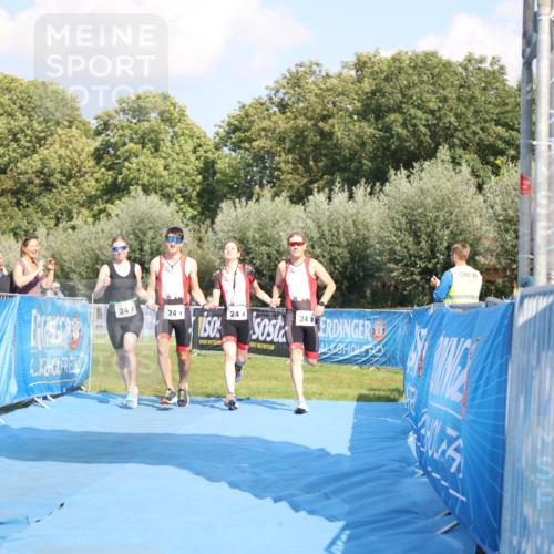 25.08.2024 - Elbe Triathlon Hamburg H.Heesch http://msf.ph/oto/6857063 25.08.2024 16:13:58 Ziel  meine-sportfotos.de