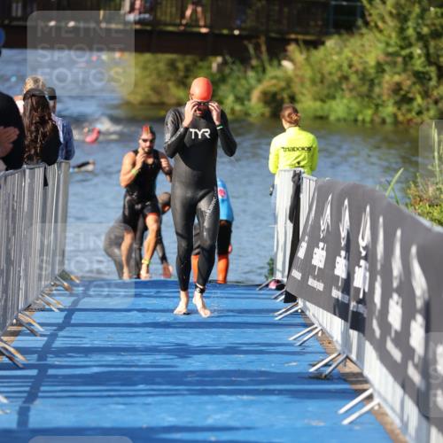 25.08.2024 - Elbe Triathlon Hamburg H.Heesch http://msf.ph/oto/6857096 25.08.2024 09:06:04 Schwimmen 312, 323 meine-sportfotos.de