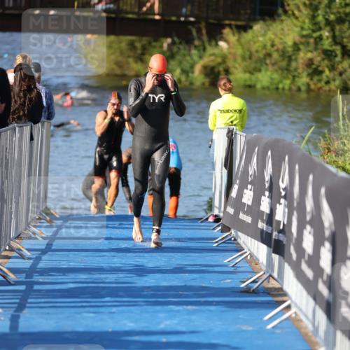 25.08.2024 - Elbe Triathlon Hamburg H.Heesch http://msf.ph/oto/6857110 25.08.2024 09:06:04 Schwimmen 312, 323 meine-sportfotos.de