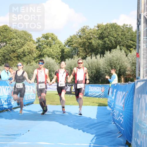 25.08.2024 - Elbe Triathlon Hamburg H.Heesch http://msf.ph/oto/6857149 25.08.2024 16:13:59 Ziel  meine-sportfotos.de