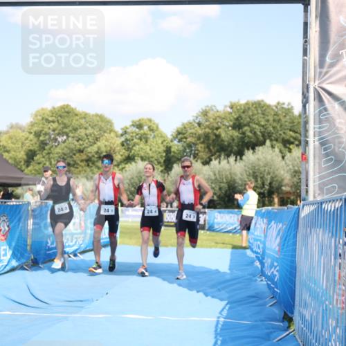 25.08.2024 - Elbe Triathlon Hamburg H.Heesch http://msf.ph/oto/6857156 25.08.2024 16:13:59 Ziel  meine-sportfotos.de