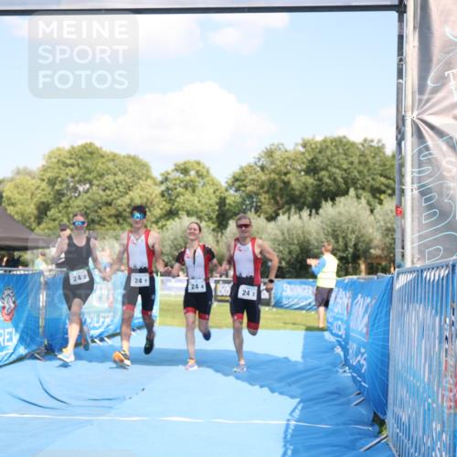 25.08.2024 - Elbe Triathlon Hamburg H.Heesch http://msf.ph/oto/6857161 25.08.2024 16:13:59 Ziel  meine-sportfotos.de