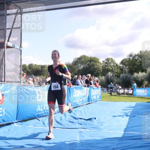 25.08.2024 - Elbe Triathlon Hamburg H.Heesch http://msf.ph/oto/6857165 25.08.2024 10:54:10 Ziel 154, 166 meine-sportfotos.de