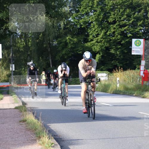 25.08.2024 - Elbe Triathlon Hamburg Fuchs,  Jonas http://msf.ph/oto/6857168 25.08.2024 09:20:55 Radfahren 100, 203, 1850, 89, 399 meine-sportfotos.de
