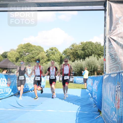 25.08.2024 - Elbe Triathlon Hamburg H.Heesch http://msf.ph/oto/6857182 25.08.2024 16:13:59 Ziel  meine-sportfotos.de