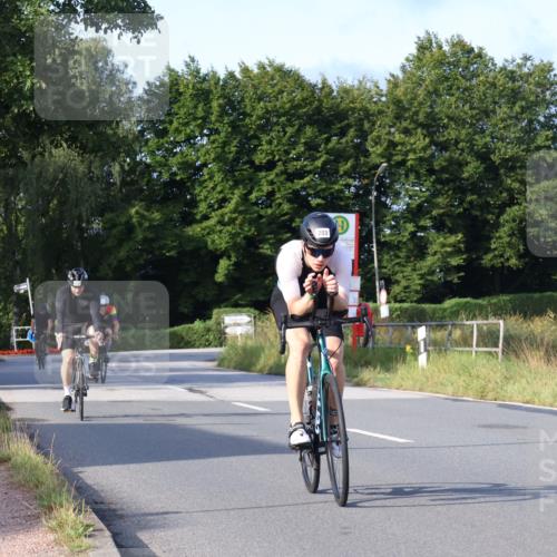 25.08.2024 - Elbe Triathlon Hamburg Fuchs,  Jonas http://msf.ph/oto/6857203 25.08.2024 09:20:56 Radfahren 100, 203, 1850, 89, 399 meine-sportfotos.de