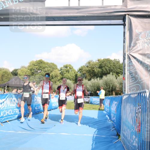 25.08.2024 - Elbe Triathlon Hamburg H.Heesch http://msf.ph/oto/6857210 25.08.2024 16:13:59 Ziel  meine-sportfotos.de