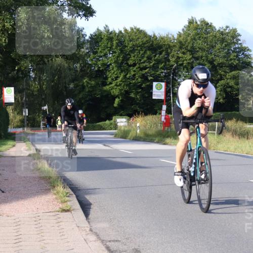25.08.2024 - Elbe Triathlon Hamburg Fuchs,  Jonas http://msf.ph/oto/6857213 25.08.2024 09:20:56 Radfahren 100, 203, 1850, 89, 399 meine-sportfotos.de
