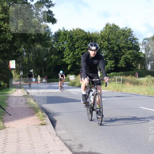 25.08.2024 - Elbe Triathlon Hamburg Fuchs,  Jonas http://msf.ph/oto/6857232 25.08.2024 09:20:58 Radfahren 100, 203, 1850, 89, 399, 267, 79 meine-sportfotos.de