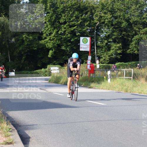 25.08.2024 - Elbe Triathlon Hamburg Fuchs,  Jonas http://msf.ph/oto/6857244 25.08.2024 09:20:59 Radfahren 100, 203, 1850, 89, 399, 267, 79 meine-sportfotos.de