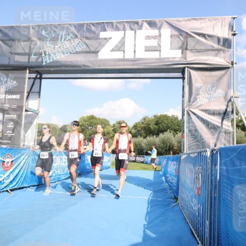 25.08.2024 - Elbe Triathlon Hamburg H.Heesch http://msf.ph/oto/6857263 25.08.2024 16:14:00 Ziel  meine-sportfotos.de