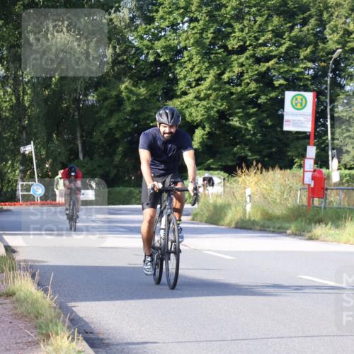 25.08.2024 - Elbe Triathlon Hamburg Fuchs,  Jonas http://msf.ph/oto/6857280 25.08.2024 09:21:01 Radfahren 100, 203, 1850, 89, 399, 267, 79, 39 meine-sportfotos.de