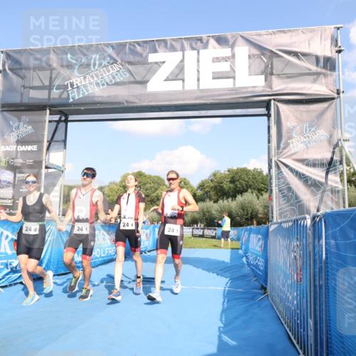 25.08.2024 - Elbe Triathlon Hamburg H.Heesch http://msf.ph/oto/6857311 25.08.2024 16:14:00 Ziel  meine-sportfotos.de