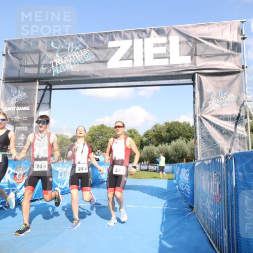 25.08.2024 - Elbe Triathlon Hamburg H.Heesch http://msf.ph/oto/6857351 25.08.2024 16:14:01 Ziel  meine-sportfotos.de