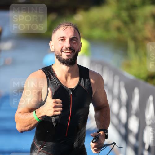25.08.2024 - Elbe Triathlon Hamburg H.Heesch http://msf.ph/oto/6857352 25.08.2024 09:06:12 Schwimmen 312, 323 meine-sportfotos.de