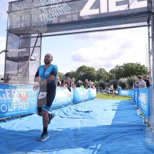 25.08.2024 - Elbe Triathlon Hamburg H.Heesch http://msf.ph/oto/6857369 25.08.2024 10:54:16 Ziel 154, 166, 308 meine-sportfotos.de