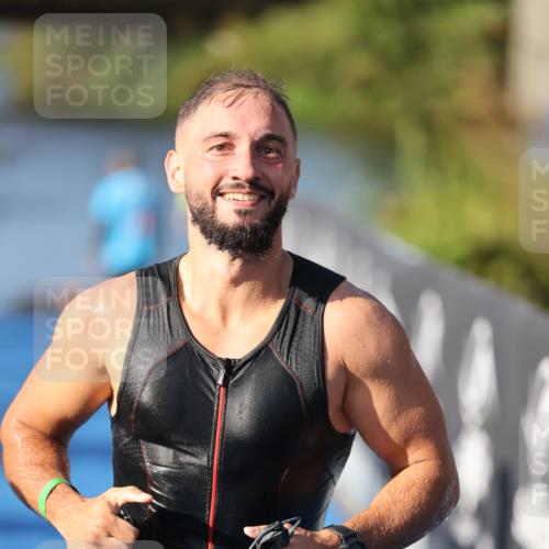 25.08.2024 - Elbe Triathlon Hamburg H.Heesch http://msf.ph/oto/6857377 25.08.2024 09:06:12 Schwimmen 312, 323 meine-sportfotos.de