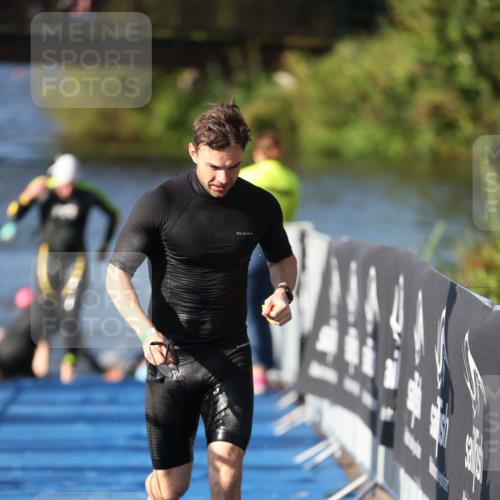 25.08.2024 - Elbe Triathlon Hamburg H.Heesch http://msf.ph/oto/6857387 25.08.2024 09:06:36 Schwimmen 254, 277, 403, 442, 1850 meine-sportfotos.de
