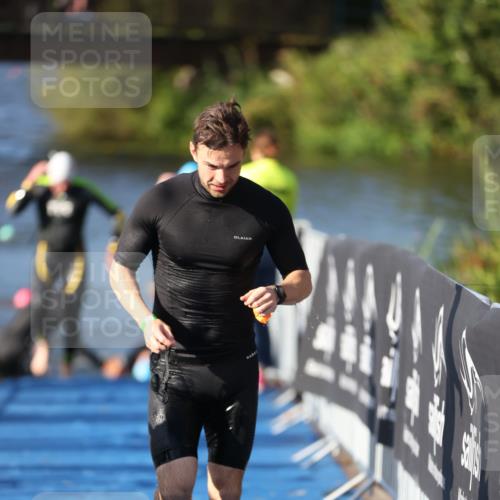 25.08.2024 - Elbe Triathlon Hamburg H.Heesch http://msf.ph/oto/6857395 25.08.2024 09:06:36 Schwimmen 254, 277, 403, 442, 1850 meine-sportfotos.de
